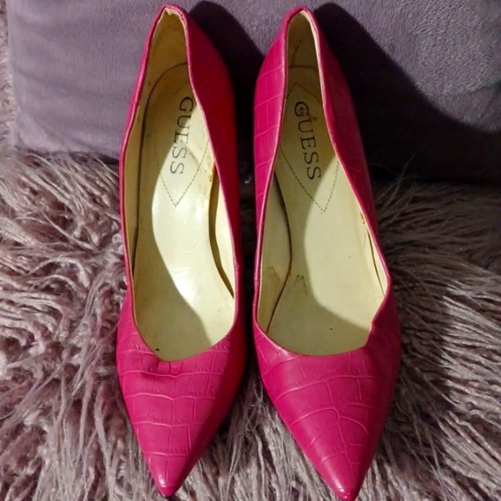 Fushia pink guess pumps
